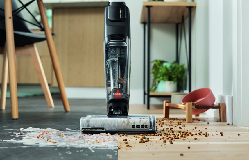 Nový CrossWave OmniForce Edge Pro vytírá i podél stěn